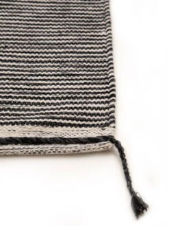 Tapis 'Nahla White/Black' -Magasin De Rénovation Domiciliaire 60007069 129101 112849 129101 112849 wollteppiche modern teppich laeufer vorleger textilien 04