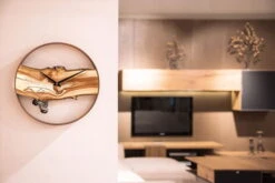 Horloge Murale Design 'Wuhrzel' 9 Horloge Murale Design 'Wuhrzel' -Magasin De Rénovation Domiciliaire ch70 a 04 a 04 braun schwarz wanduhren wanduhr modern holz nachhaltig 04